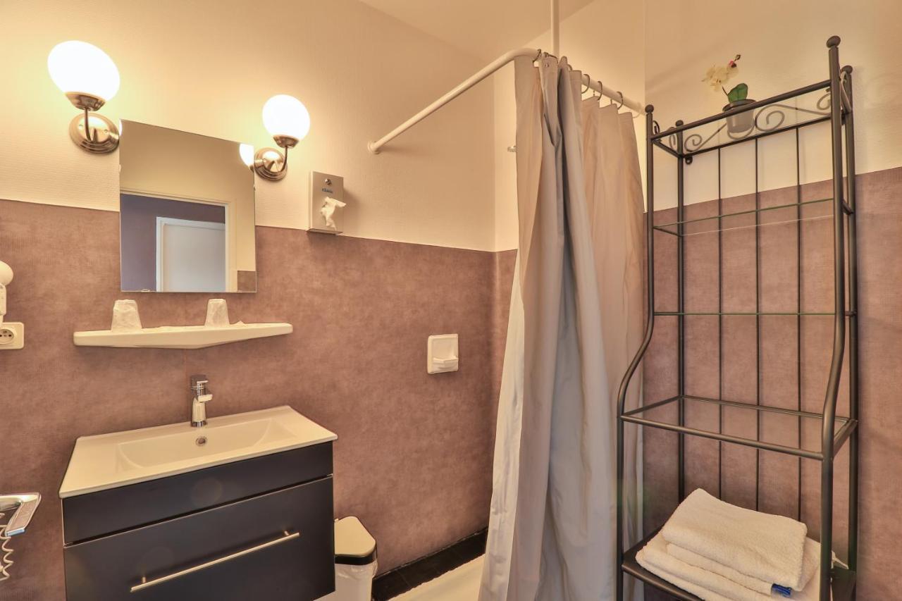 Hotel Les Flots Bleus Savines Exterior photo